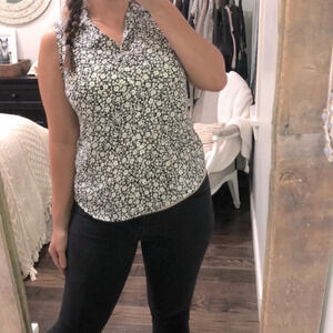 Banana Republic classic fit size small floral top